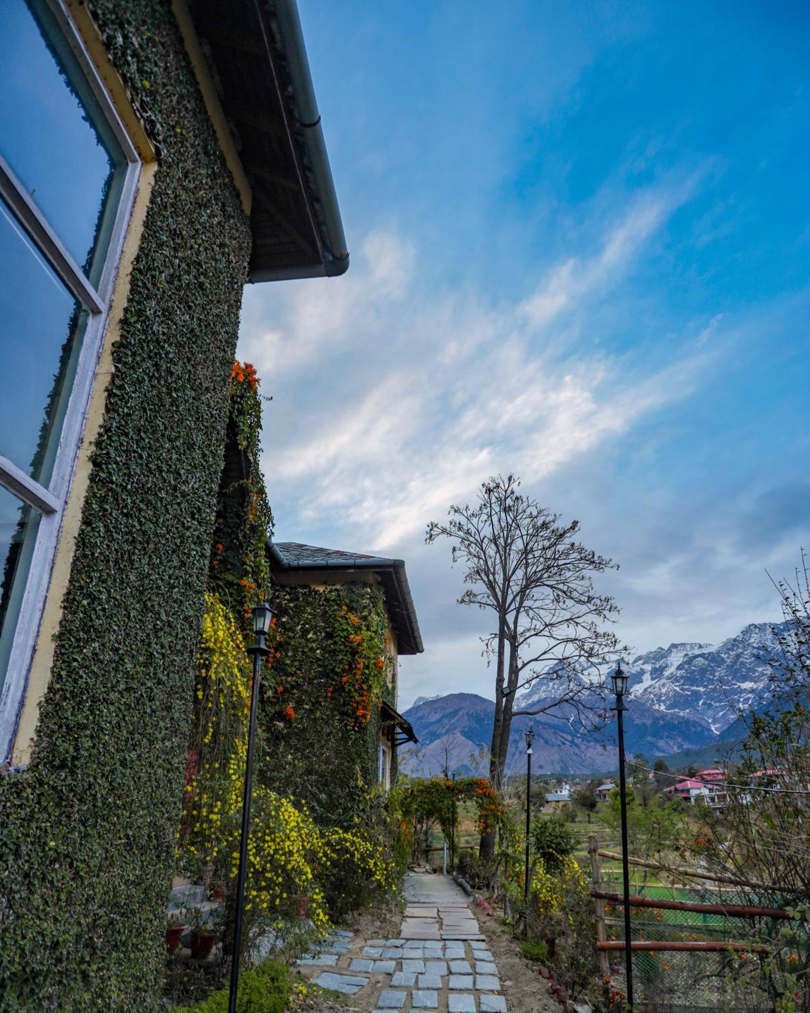 Hotel Seclude Pālampur Extérieur photo